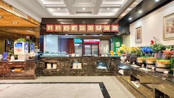 Déjeuner et dîner servis sur place, spécialités Cuisine chinoise