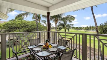 Villa, 2 Bedrooms | Outdoor dining