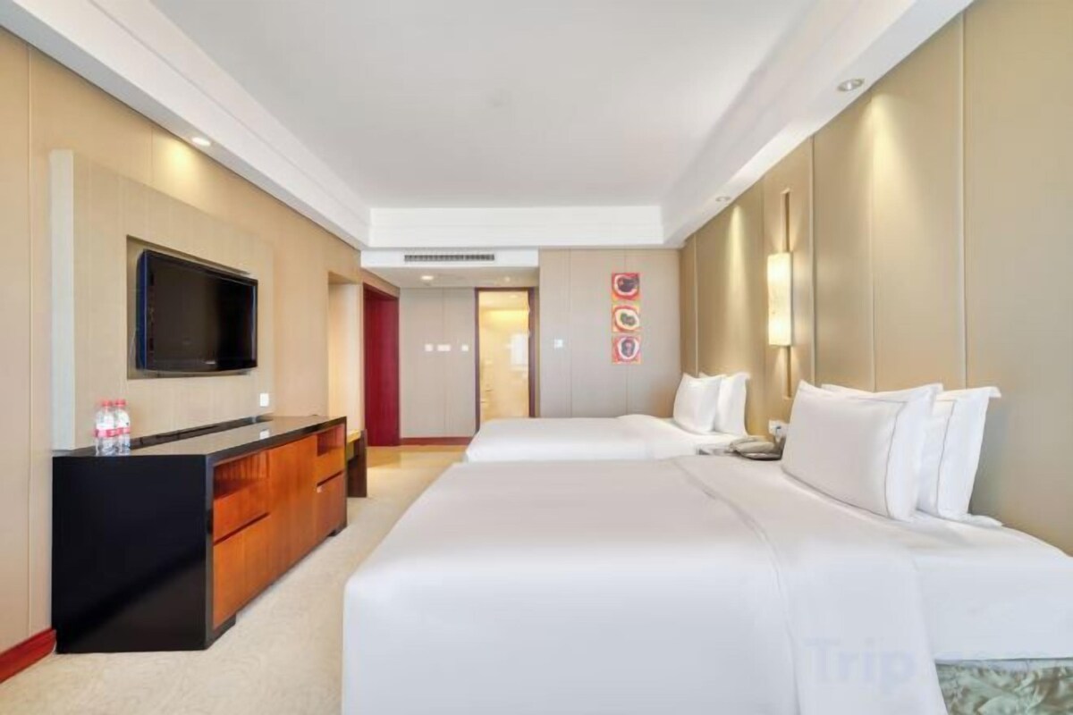 Minibar, in-room safe, desk, blackout curtains