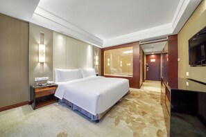 Minibar, in-room safe, desk, blackout drapes - Hangzhou Haiwaihai Hotel (Hangzhou)
