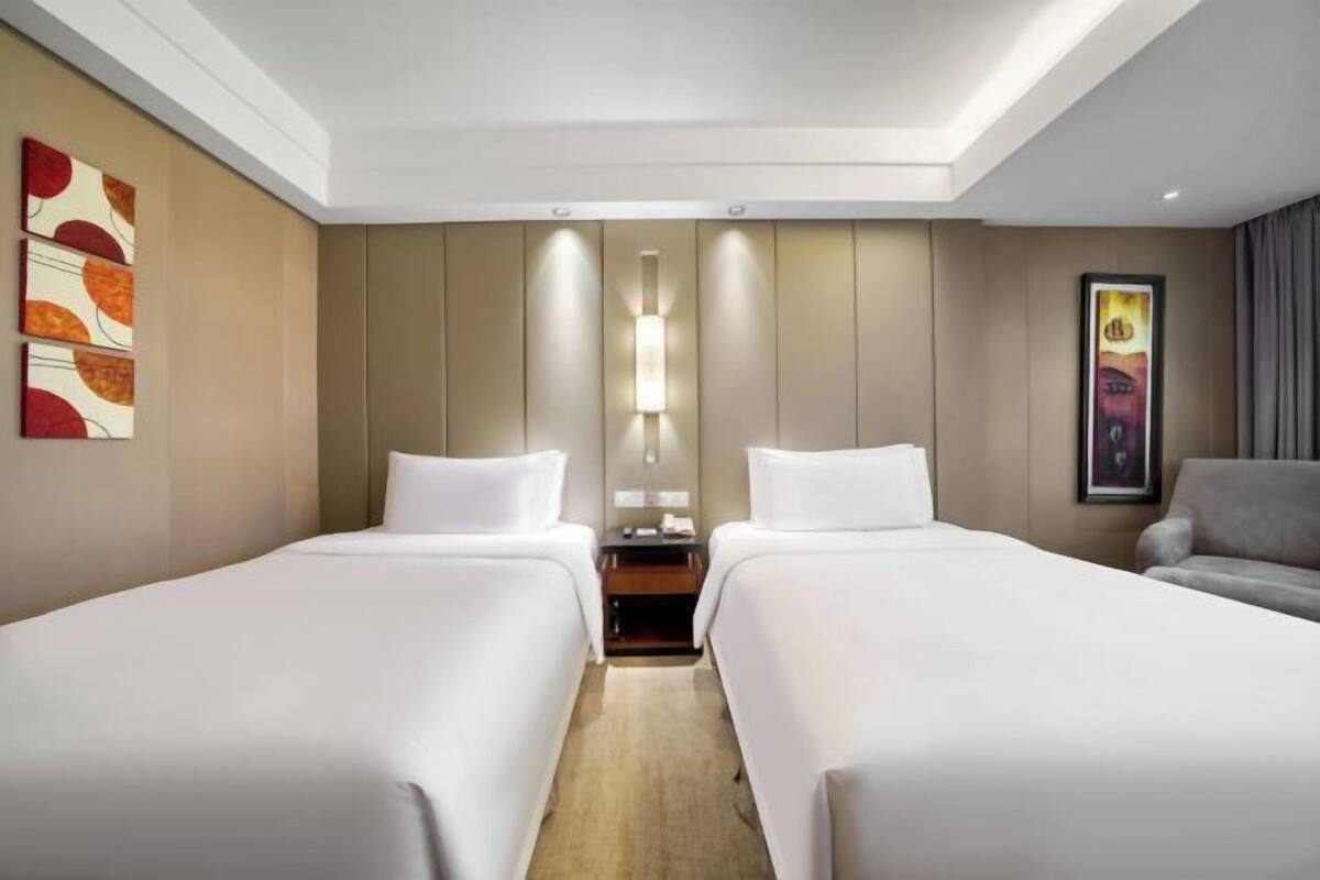 Minibar, két bảo mật tại phòng, bàn, màn/rèm cản sáng