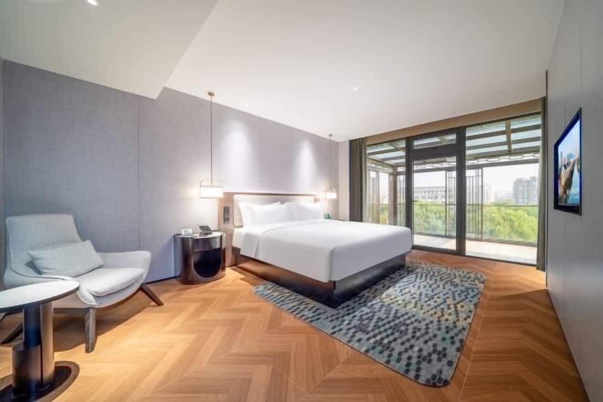 Minibar, desk, blackout curtains, soundproofing