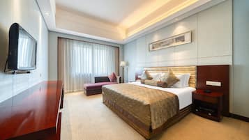 Minibar, desk, blackout drapes, soundproofing