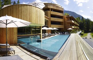 2 piscinas al aire libre, sombrillas, tumbonas