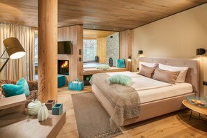 Ropa de cama hipoalergénica, edredones de plumas, minibar y caja fuerte