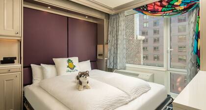 Staypineapple, An Artful Hotel, Midtown