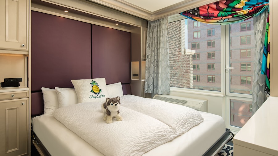 Staypineapple, An Artful Hotel, Midtown
