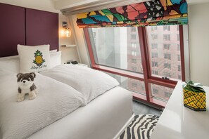 Premium bedding, down duvets, in-room safe, blackout curtains - Staypineapple, An Artful Hotel, Midtown (New York)