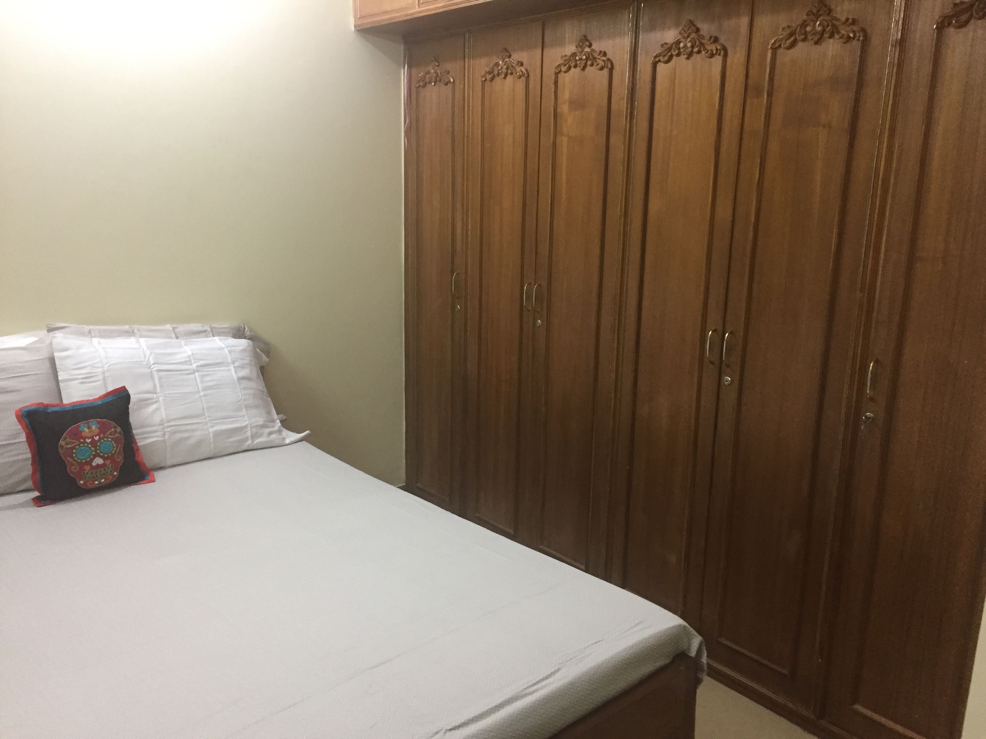 واي فاي مجانًا وملاءات أسرّة