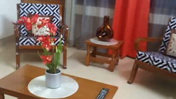 Apartamento econômico, 2 camas de casal, para não fumantes | Sala de estar