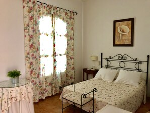 Rideaux occultants, fer et planche à repasser