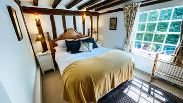 Traditional Double Room | 1 bedroom, premium bedding, individually decorated, blackout drapes