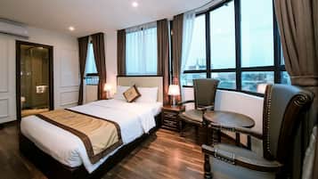 Suite ejecutiva, 1 cama de matrimonio, fumadores, vistas a la ciudad | Ropa de cama de alta calidad, minibar, caja fuerte y escritorio