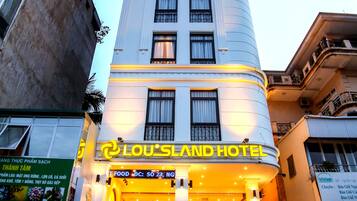 Fachada del alojamiento - Noche