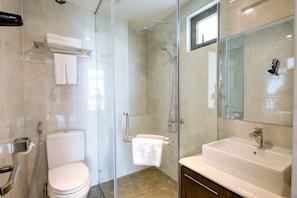 Executive-Suite, 1 Queen-Bett, Raucher, Stadtblick | Badezimmer