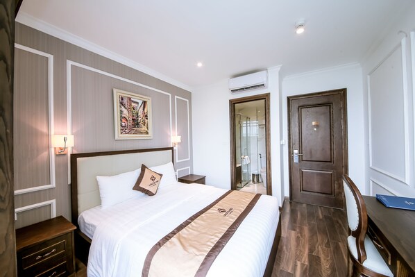 Superior Double Room, City View | Premium bedding, minibar, in-room safe, desk - Louisland Hotel (Hanoi)