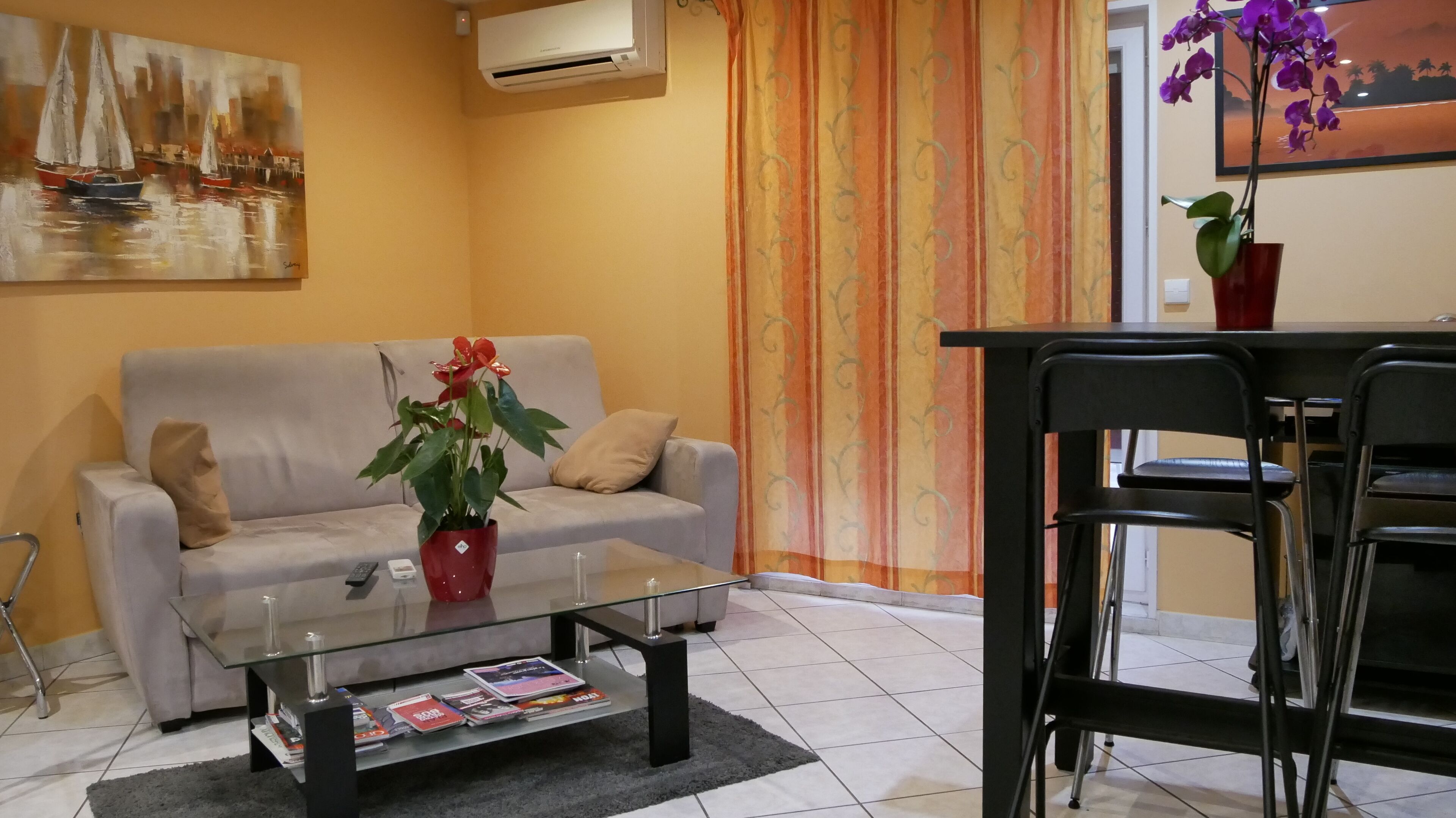 City Double Room | Blackout drapes, soundproofing, iron/ironing board, free WiFi