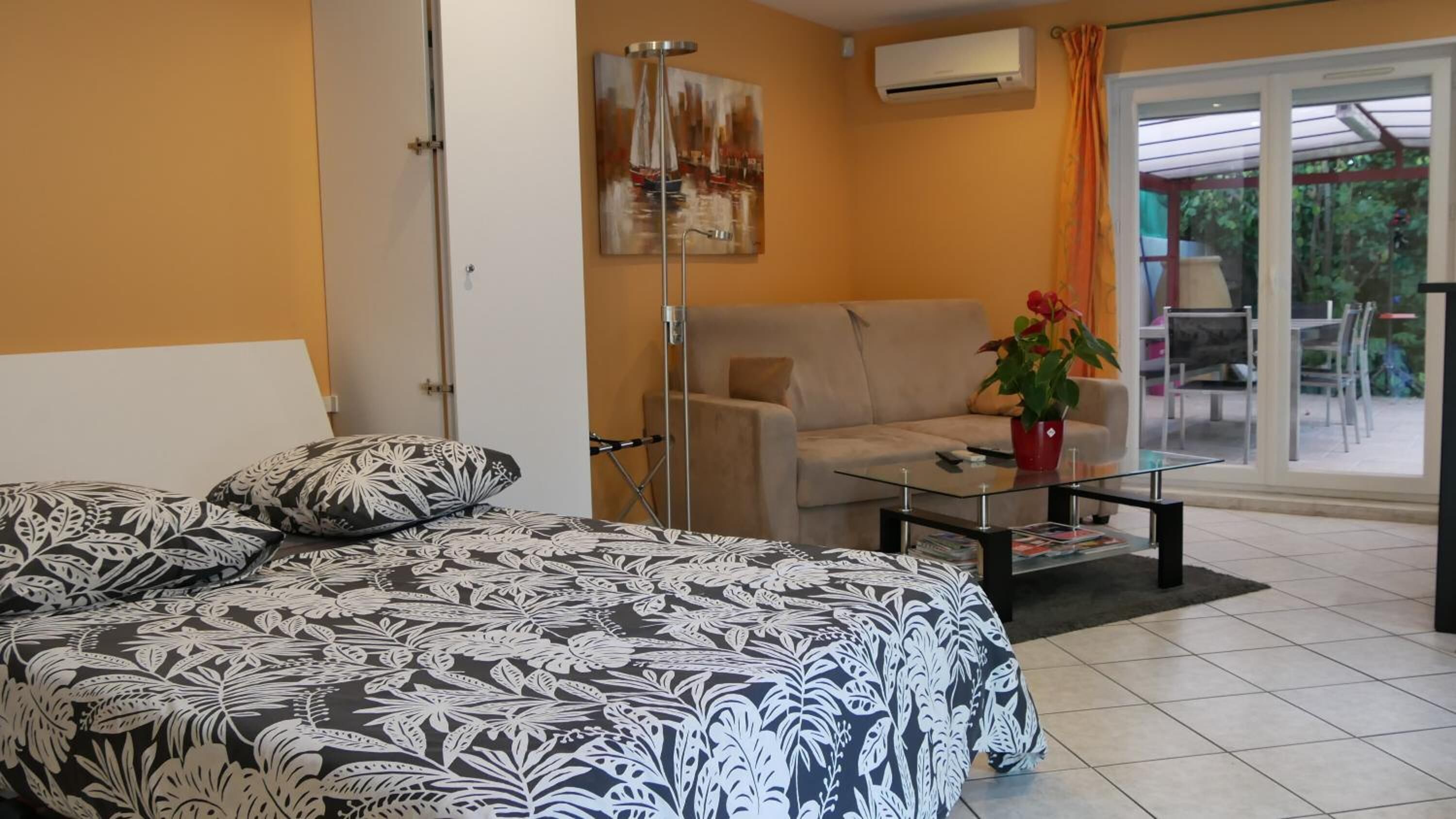 Blackout curtains, soundproofing, iron/ironing board, free WiFi