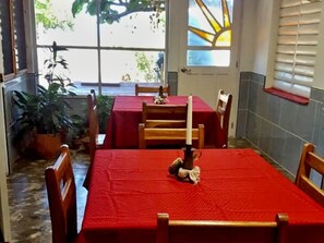 Economy Triple Room, Multiple Beds, Non Smoking | Living area