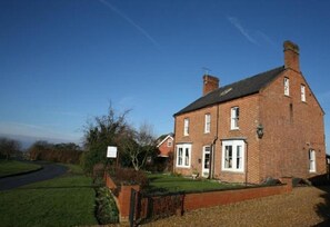 Front of property - Winton House (Stratford-upon-Avon)