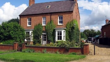 Mặt tiền nơi lưu trú