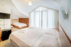 Kolmen hengen standard-huone | Italialaiset Frette-lakanat, ylelliset vuodevaatteet