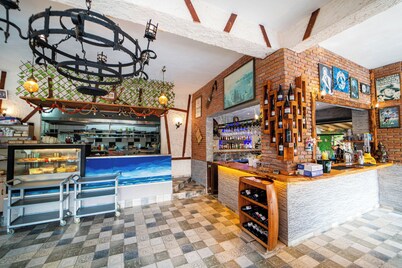 Suzanne Hotel & Restaurant