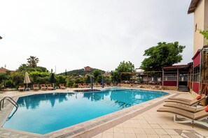 Seasonal outdoor pool, open 8:00 AM to 8:00 PM, free cabanas - Suzanne Hotel & Restaurant (Fethiye)