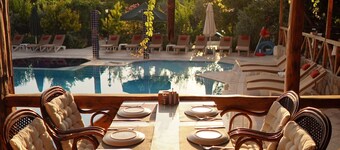 Suzanne Hotel & Restaurant
