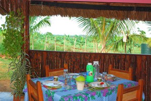 Chambre Triple Économique, plusieurs lits, non-fumeurs | Coin séjour