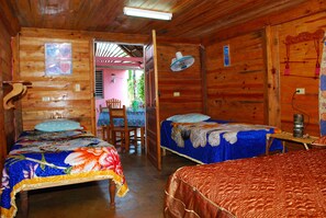 Chambre Triple Économique, plusieurs lits, non-fumeurs | Fer et planche à repasser