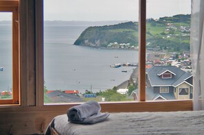 Standard Double Room, 1 Double Bed, Non Smoking, Sea View | Soundproofing, free WiFi, bed sheets - Hotel Boutique Antukenu (Isla Quinchao)