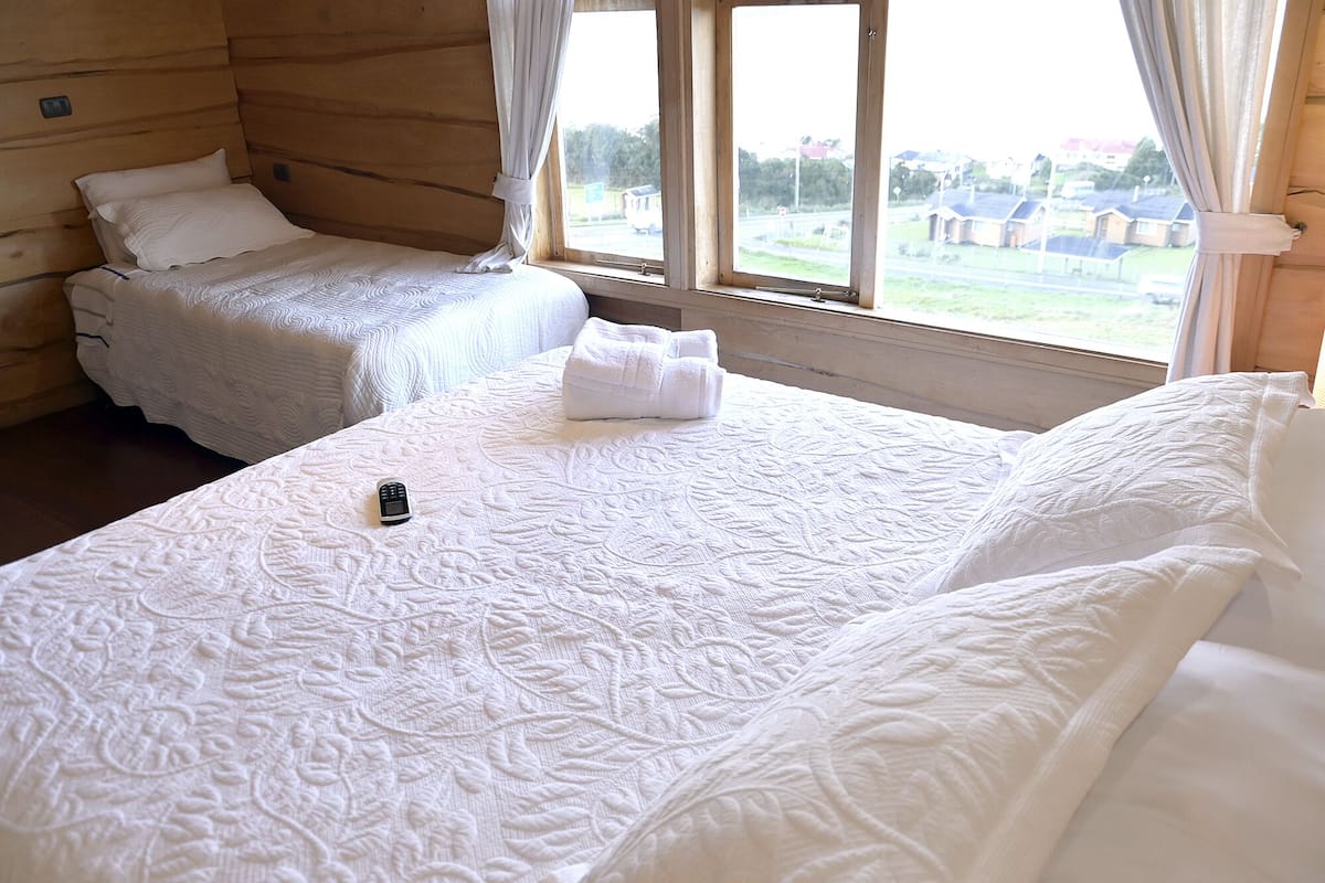 Soundproofing, free WiFi, bed sheets