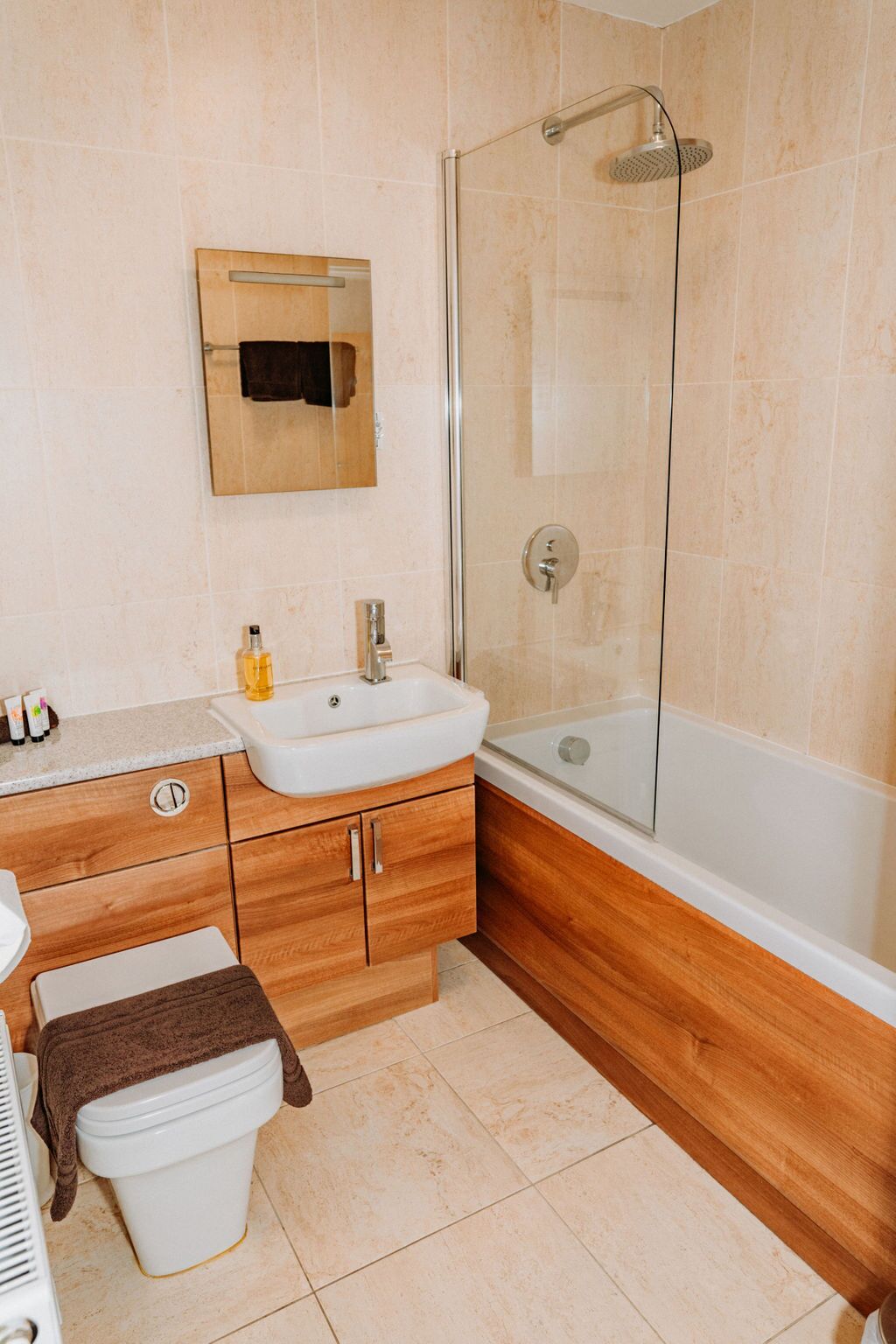 the granary, 4 bedrooms | bathroom | towels, shampoo