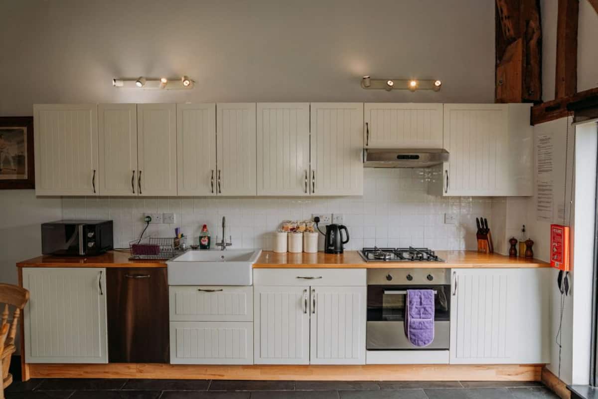 swift barn,  3 bedrooms  | private kitchen | coffee/tea maker, electric kettle, high chair