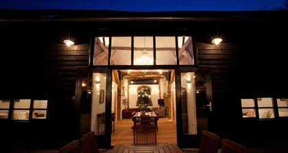 Creeksea Place Barns