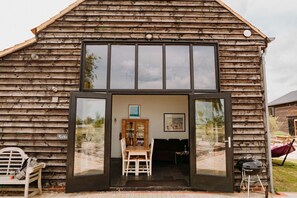 Exterior - Creeksea Place Barns (Burnham-on-Crouch)