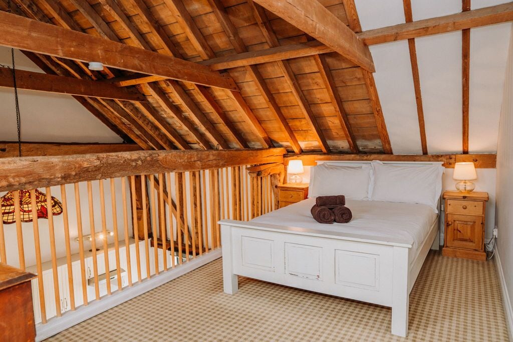 swift barn,  3 bedrooms  | premium bedding, individually decorated, individually furnished