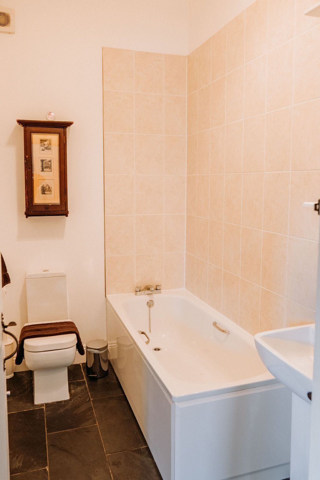 swift barn,  3 bedrooms  | bathroom | towels, shampoo