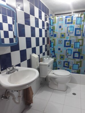 Shower, rainfall showerhead, free toiletries, hair dryer
