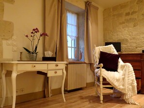 Double Room | Individually decorated, individually furnished, soundproofing, free WiFi