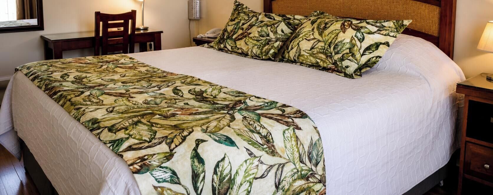 Double Room, 1 Queen Bed, Non Smoking, Private Bathroom | In-room safe, desk, blackout curtains, iron/ironing board (on request)