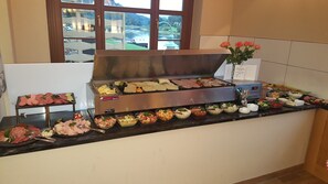 Desayuno bufé gratuito y diario