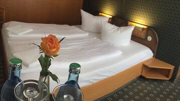 Family Room | Desk, iron/ironing board, free WiFi, bed sheets