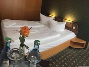 Chambre familiale | Bureau, fer et planche Ă repasser, accĂšs au Wi-Fi (inclus)