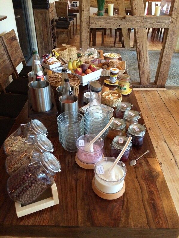 Daily buffet breakfast (EUR 8.50 per person) - Pension Eshramo (Barth)