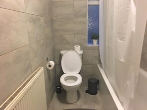 Classic Apartment, 2 Bedrooms | Bathroom amenities