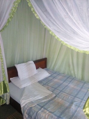 Desk, free WiFi, bed sheets - Desai Villa Hotel (Nairobi)
