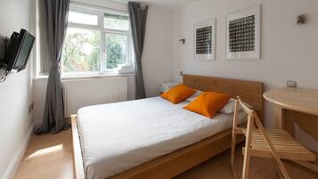 Comfort Studio Suite, 1 Double Bed, Non Smoking | 1 bedroom, individually decorated, individually furnished