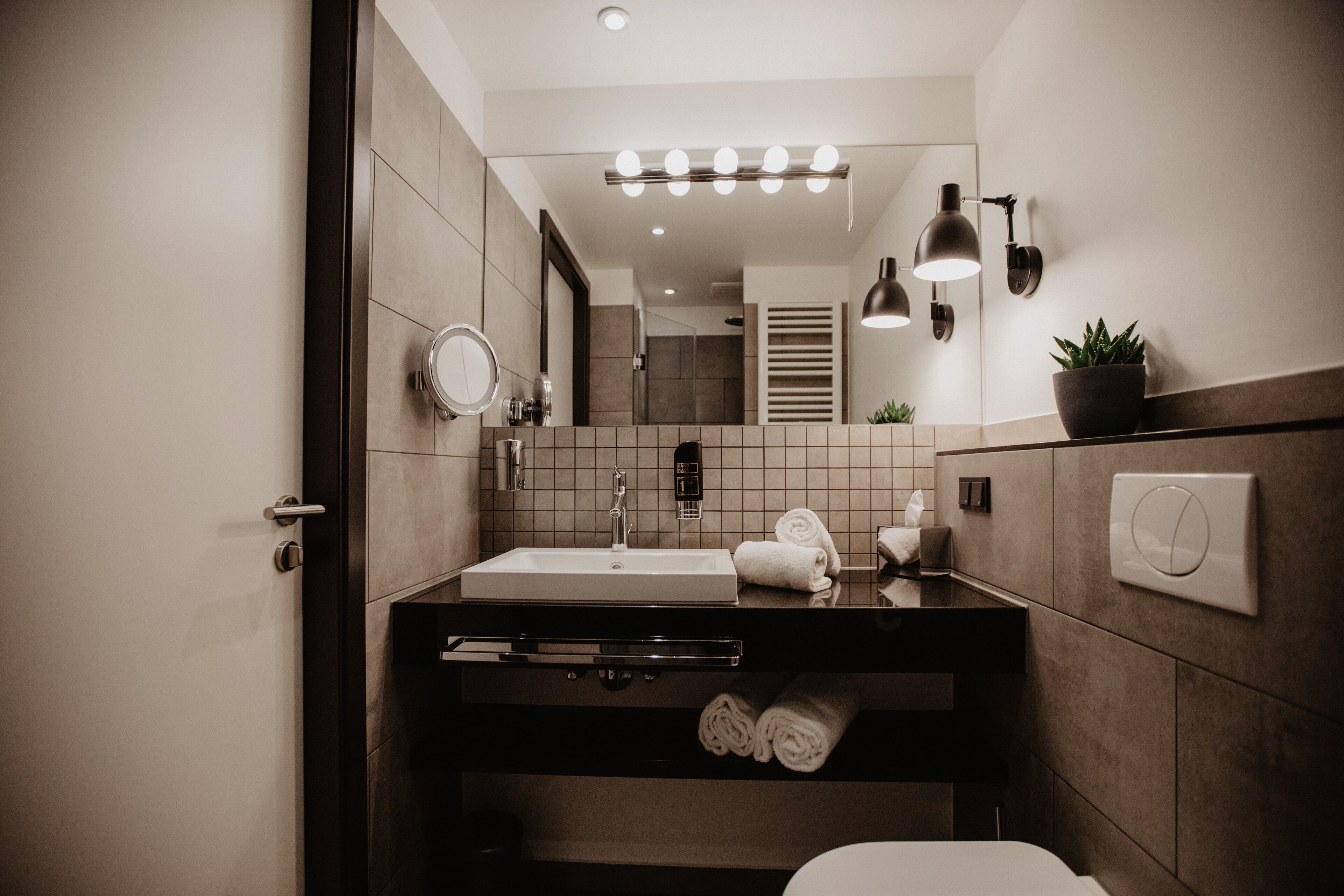 comfort apartment, 1 king bed, non smoking, city view | bathroom | shower, rainfall showerhead, hair dryer, towels